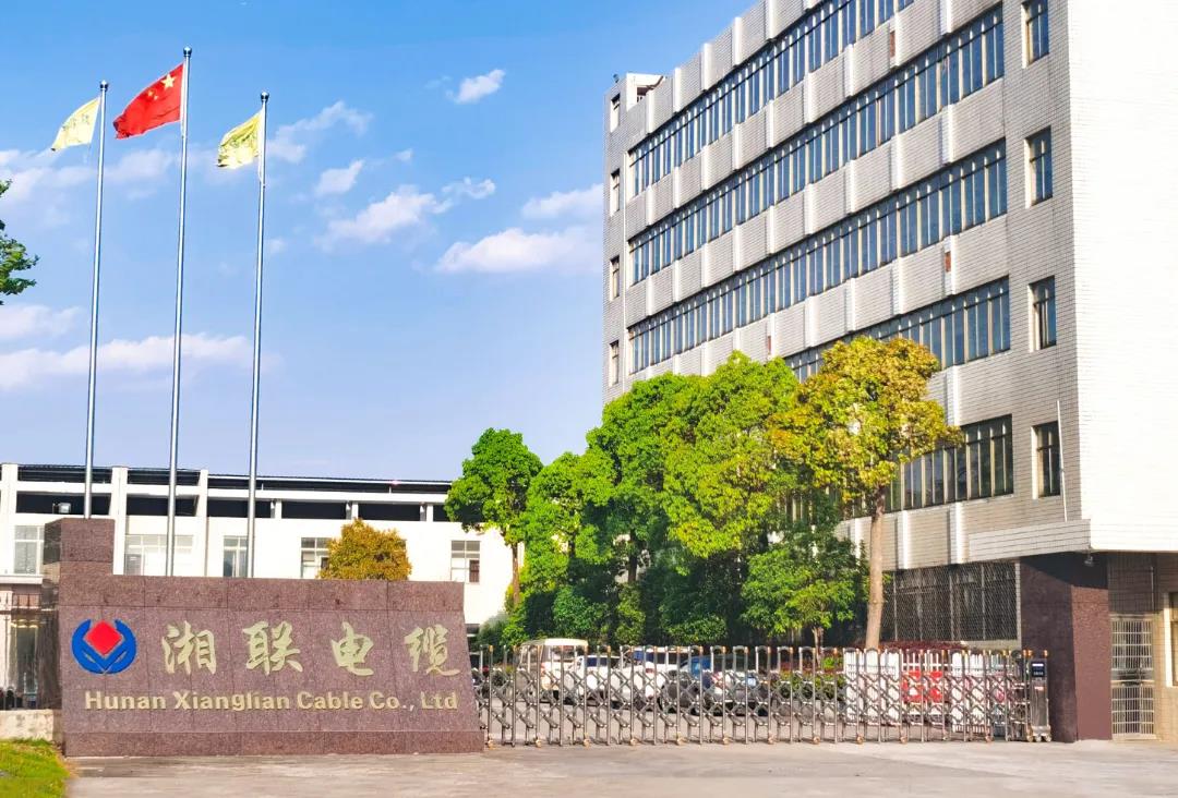 今日小雪，用一組湘聯小伙伴拍攝的美照來迎接廠區的冬天！